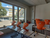 Ein neues Klassenzimmer von hinten