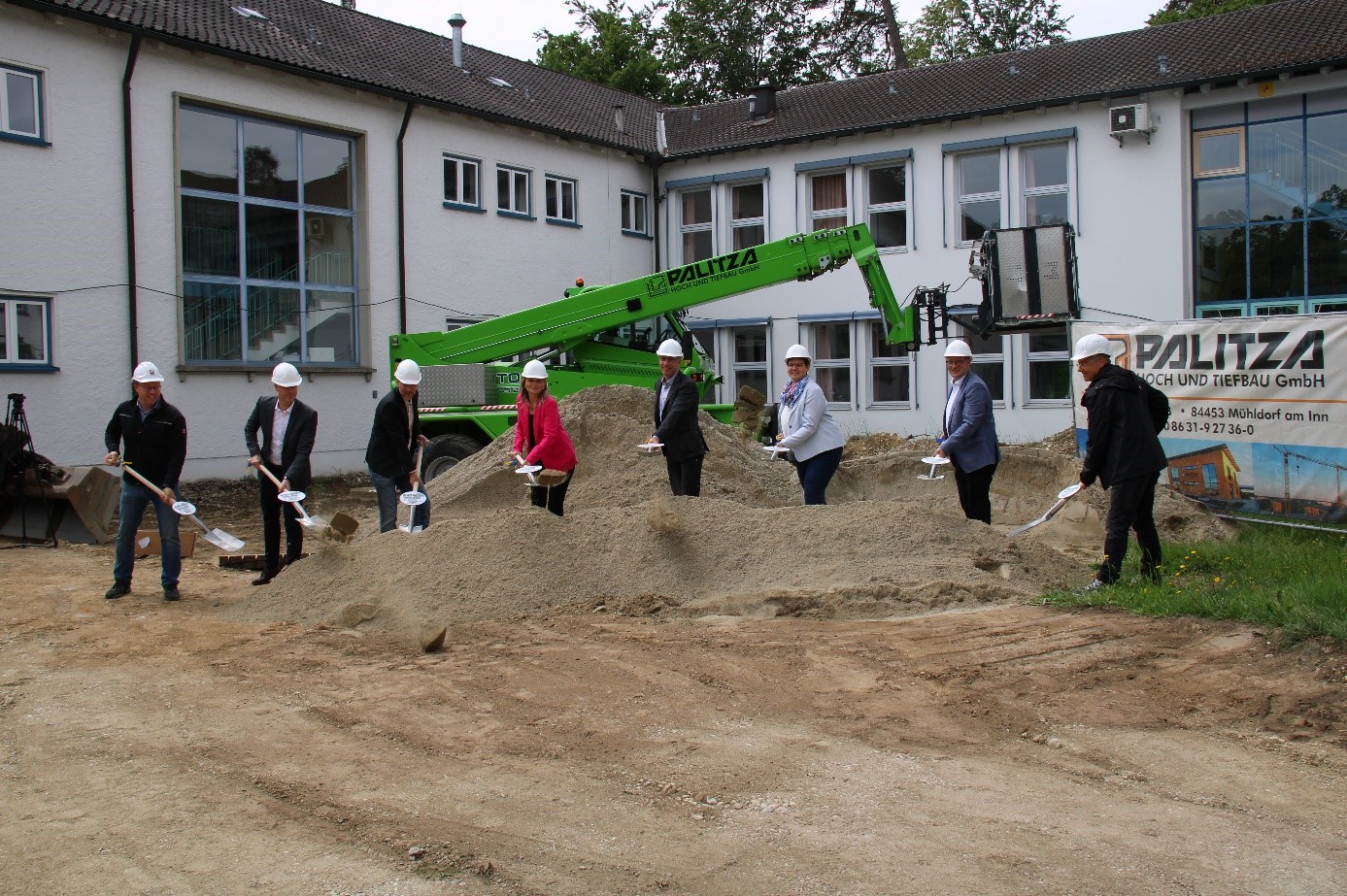 Spatenstich Anbau mit Bürgermeister Robert Pötzsch 